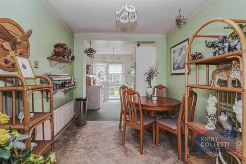3 bedroom semi-detached house for sale - Granville Gardens, Hoddesdon