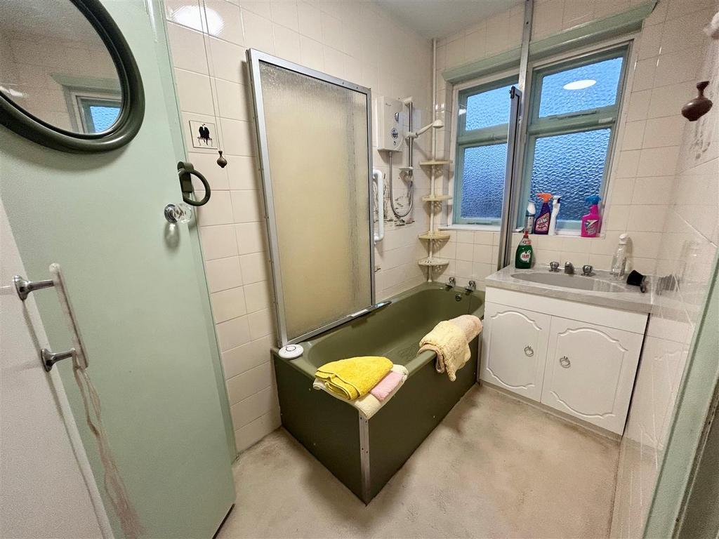 52 t bath.jpg