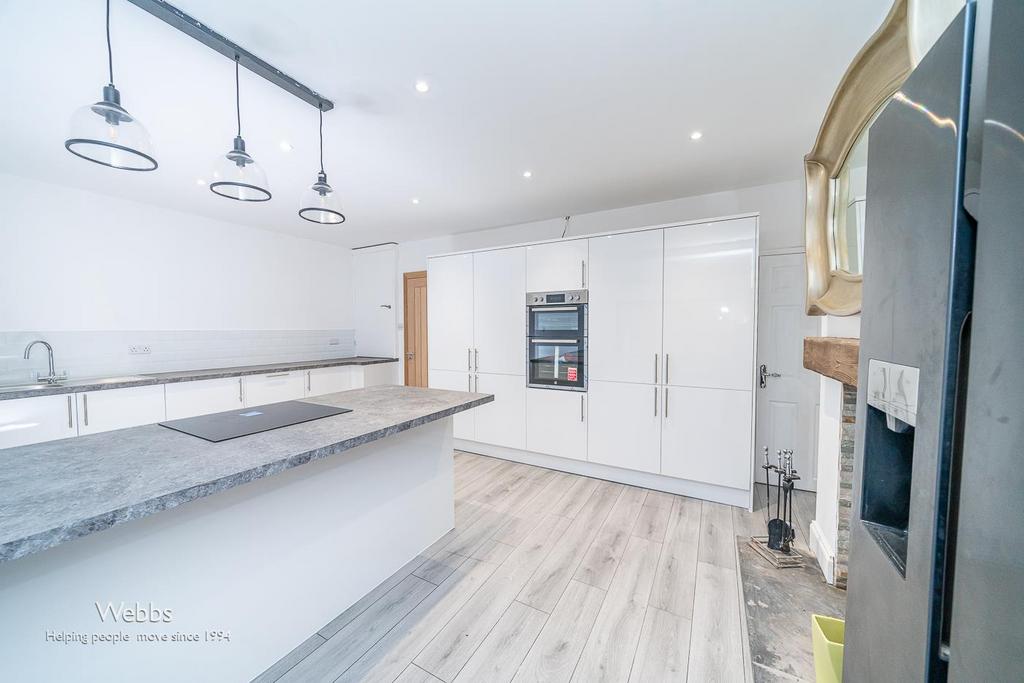 Walker Road, Walsall WS3 3 bed semidetached house for sale £250,000