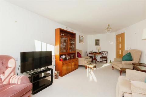 1 bedroom apartment for sale, Elizabeth House, St. Giles Mews, Stony Stratford, Milton Keynes, MK11 1HT
