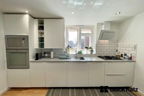 3 bedroom apartment to rent - SE16