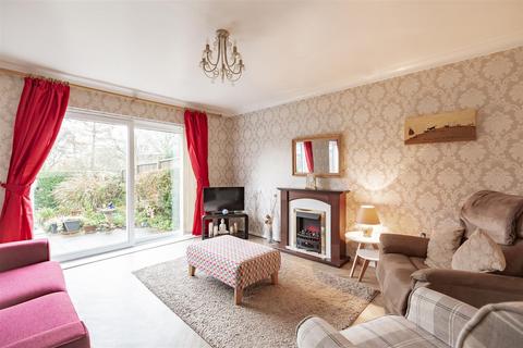 98 Knights Croft, New Ash Green, Longfield, DA3 8JS