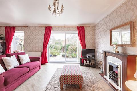 98 Knights Croft, New Ash Green, Longfield, DA3 8JS
