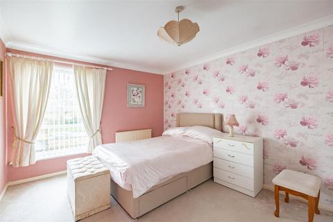 98 Knights Croft, New Ash Green, Longfield, DA3 8JS