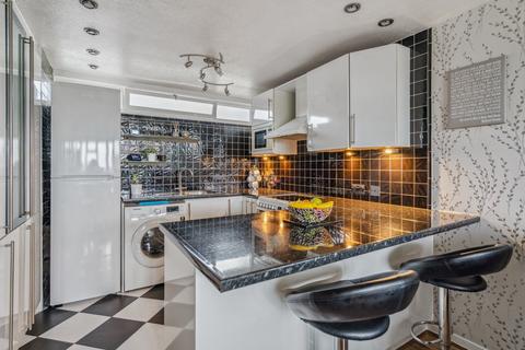 81 Dovedale Close, Harefield, Uxbridge, UB9 6DQ