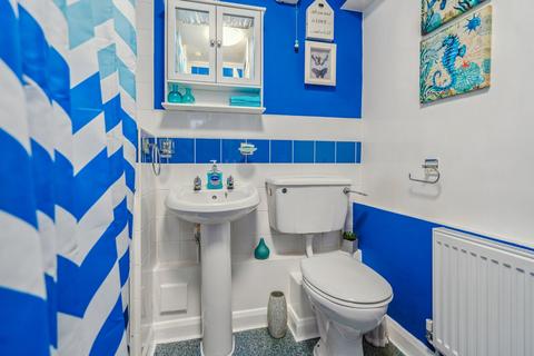 81 Dovedale Close, Harefield, Uxbridge, UB9 6DQ