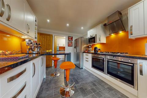 45 Linceslade Grove, Loughton, Milton Keynes, MK5 8DJ
