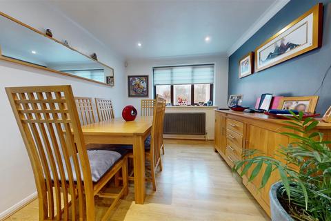 45 Linceslade Grove, Loughton, Milton Keynes, MK5 8DJ