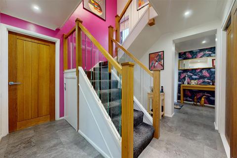 45 Linceslade Grove, Loughton, Milton Keynes, MK5 8DJ
