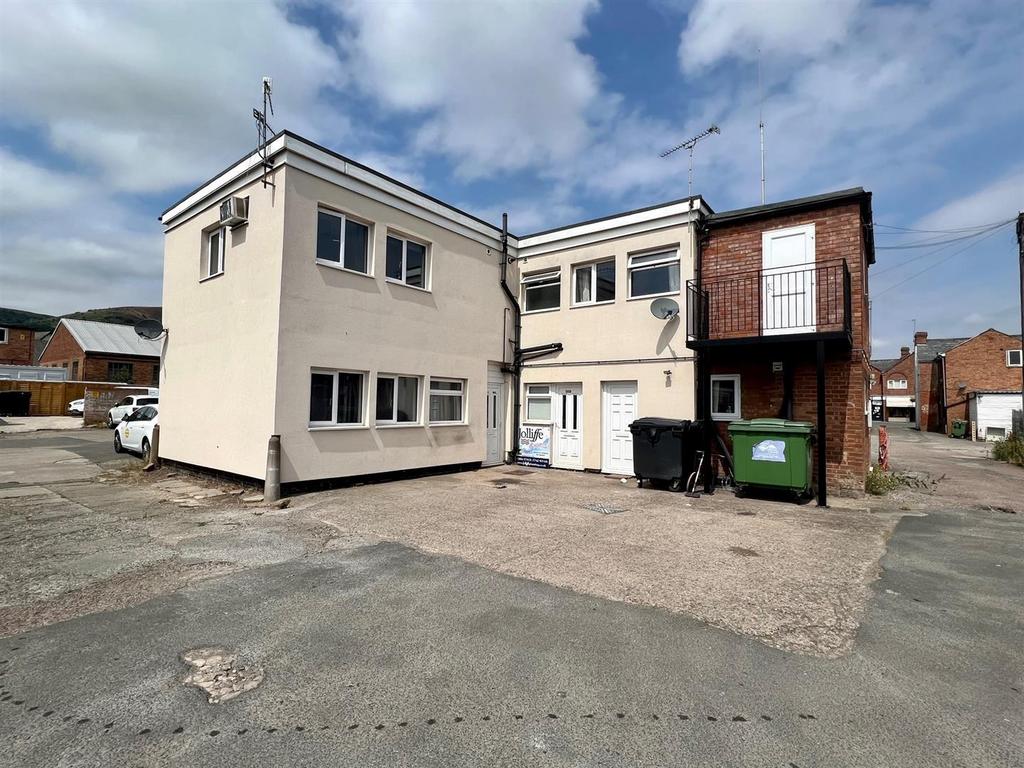 98 Barnards Green Road, Malvern 2 bed apartment £700 pcm (£162 pw)