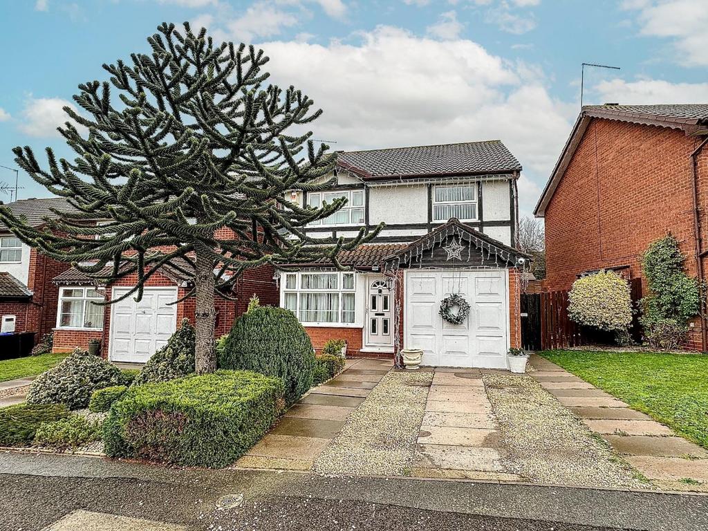 Peppercorn Way, East Hunsbury, Northampton NN4 3 bed detached house for