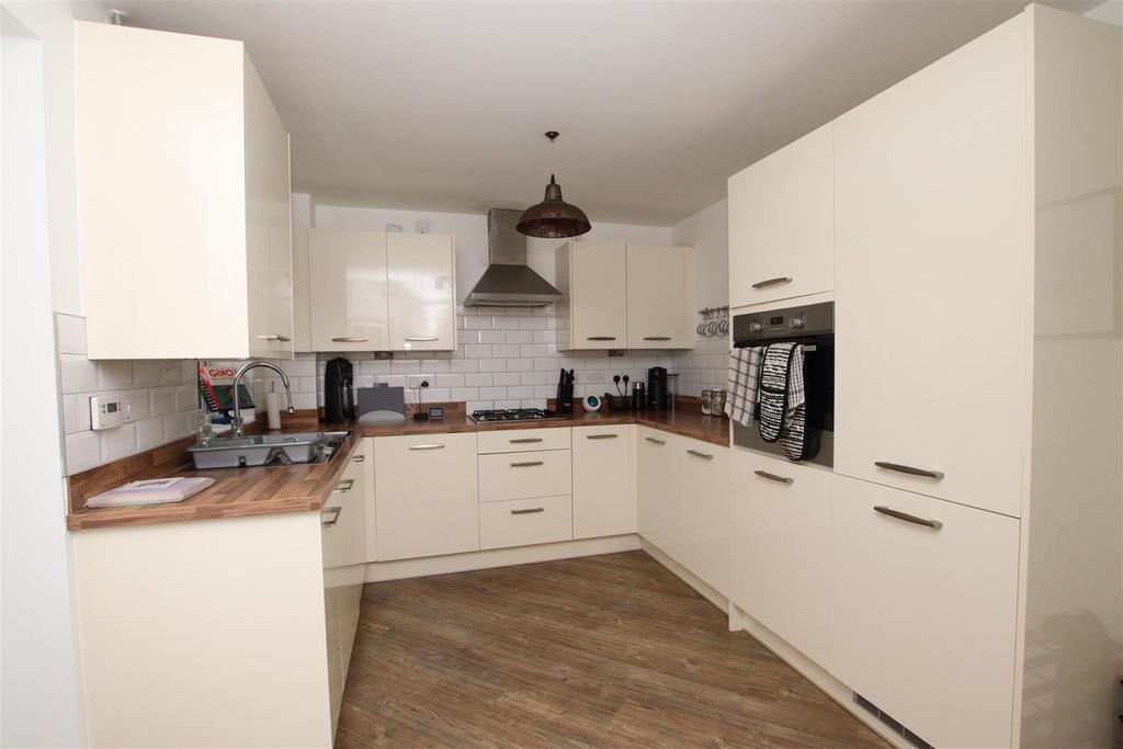 Kitchen..JPG