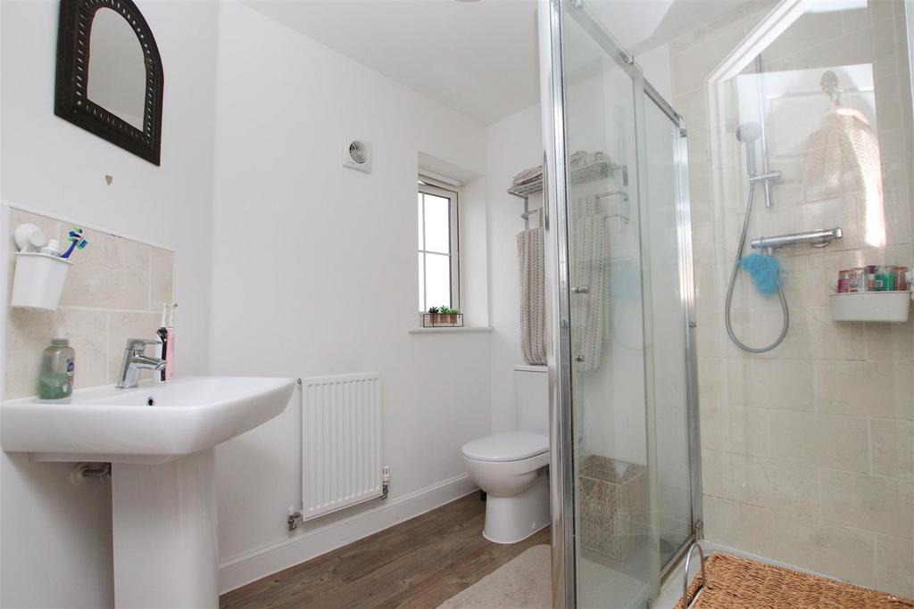 Ensuite.JPG