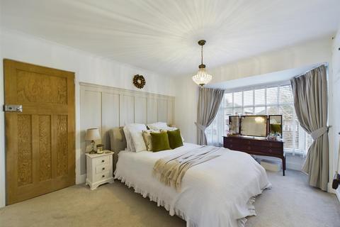 3 bedroom semi-detached house for sale, Queensgate, Bridlington