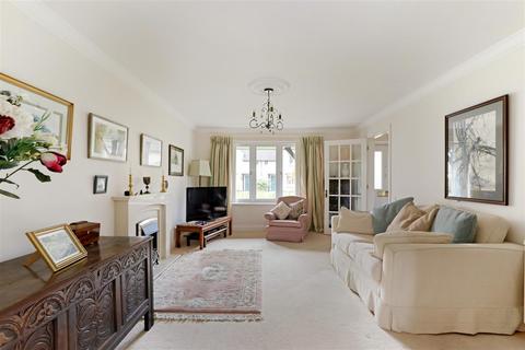 2 bedroom retirement property for sale, Butt Street, Minchinhampton, Stroud