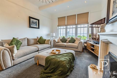 2 bedroom apartment for sale, The Esplanade, Frinton-On-Sea
