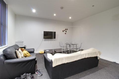 3 bedroom house to rent, Royal Park Terrace, Hyde Park, Leeds