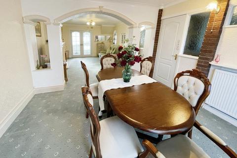 3 bedroom semi-detached house for sale - Kinross Crescent, Birmingham, B43
