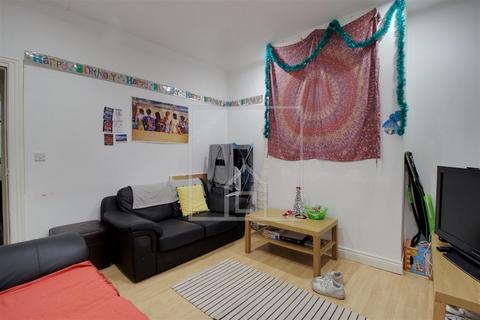 5 bedroom house to rent - Welton Place, Hyde Park, Leeds