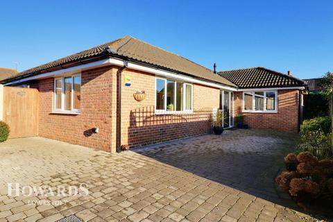 3 bedroom detached bungalow for sale - Beaconsfield Road, Kessingland