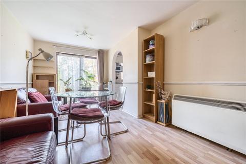 2 bedroom flat for sale, Medesenge Way, Palmers Green, London, N13