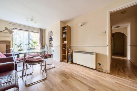 2 bedroom flat for sale, Medesenge Way, Palmers Green, London, N13