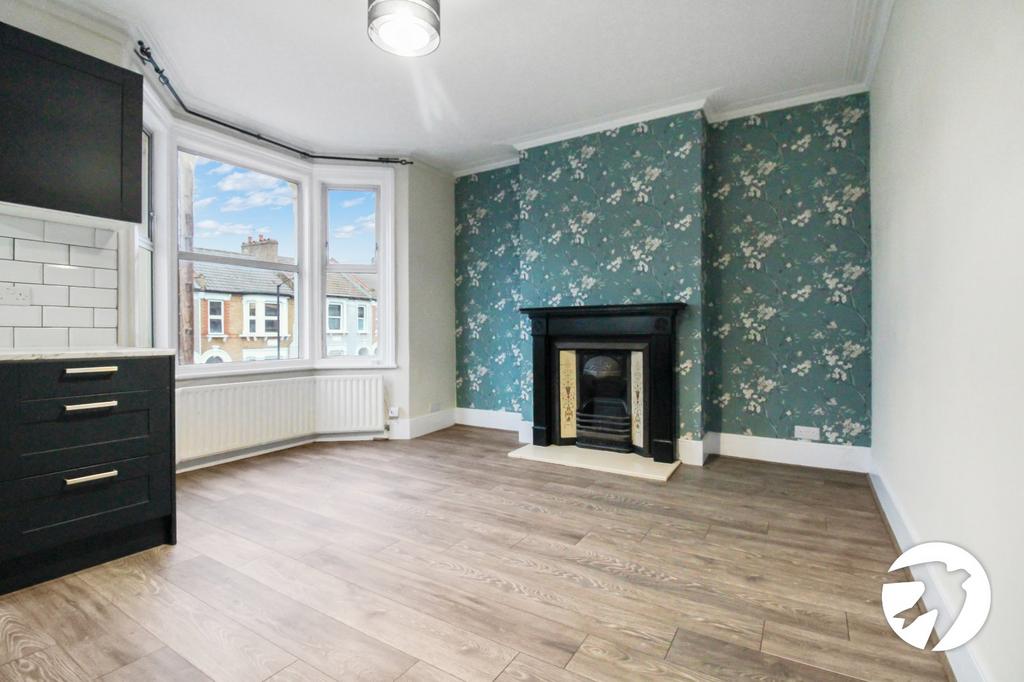 Honley Road, Catford, London, SE6 2 bed flat £1,500 pcm (£346 pw)