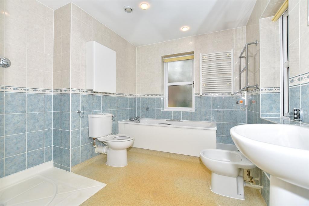 En-Suite Bathroom