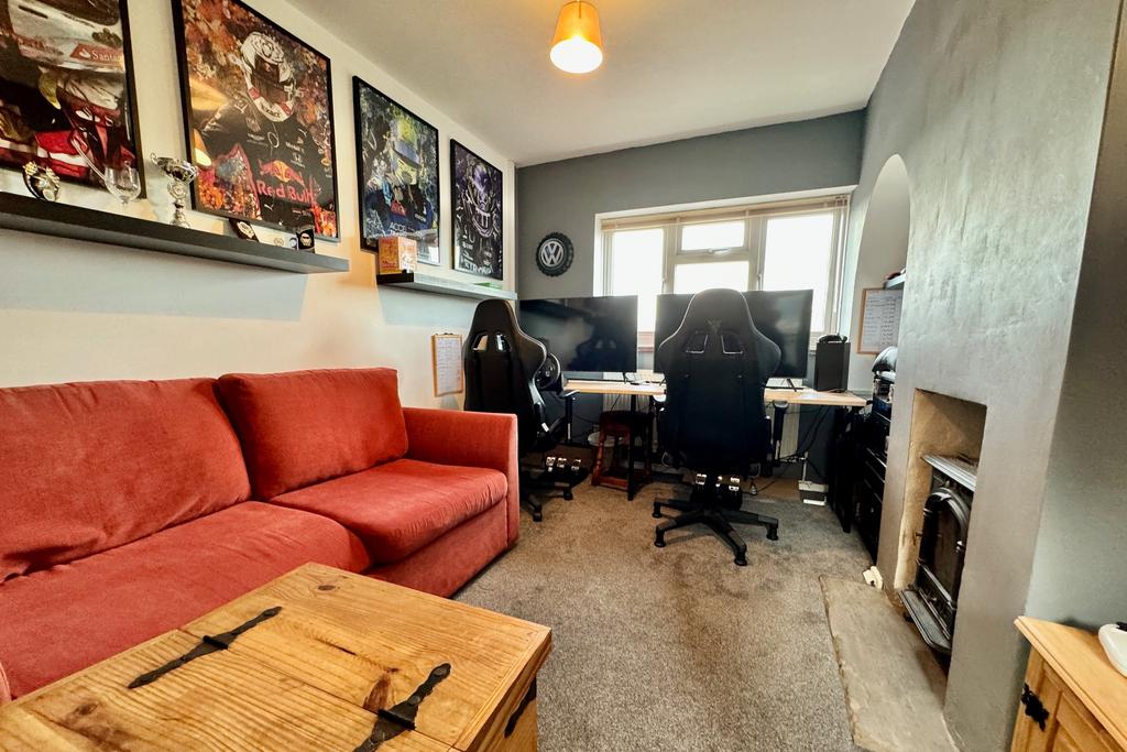 Dining Room/Bedroon 4