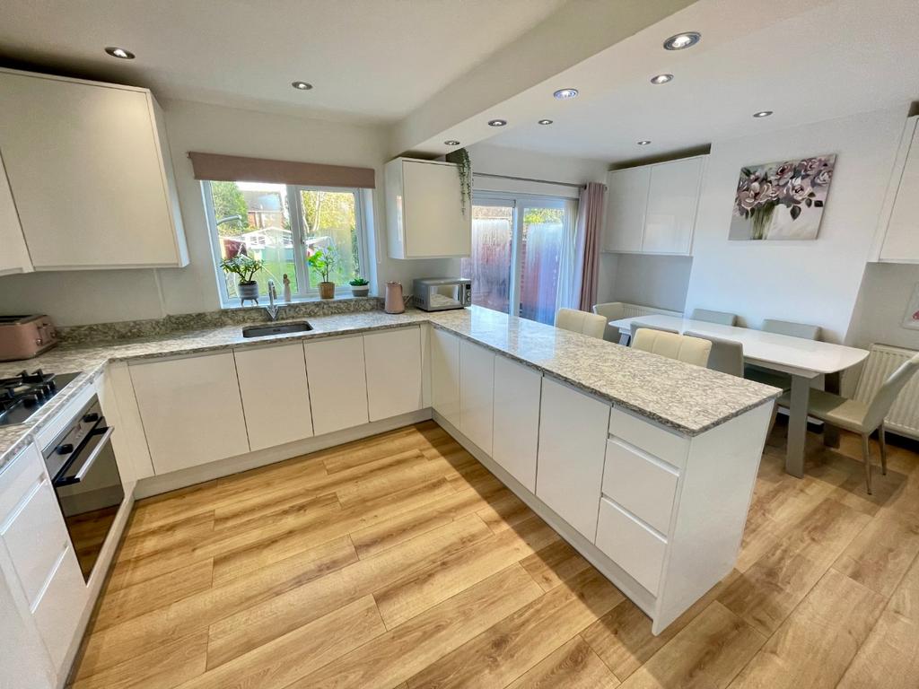 Hart Lane, Luton, Bedfordshire, LU2 0JG 3 bed terraced house for sale