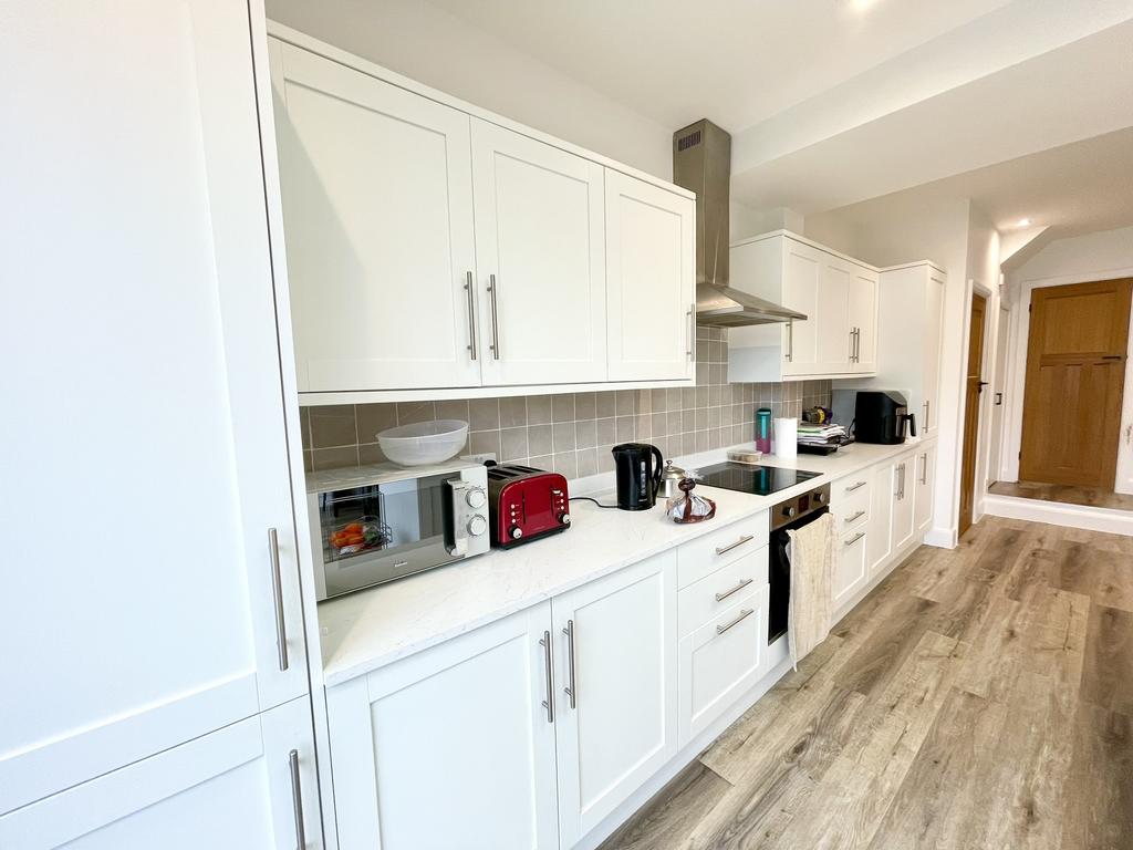 Hillingdon Road, Watford WD25 5 bed semidetached house £2,900 pcm (£