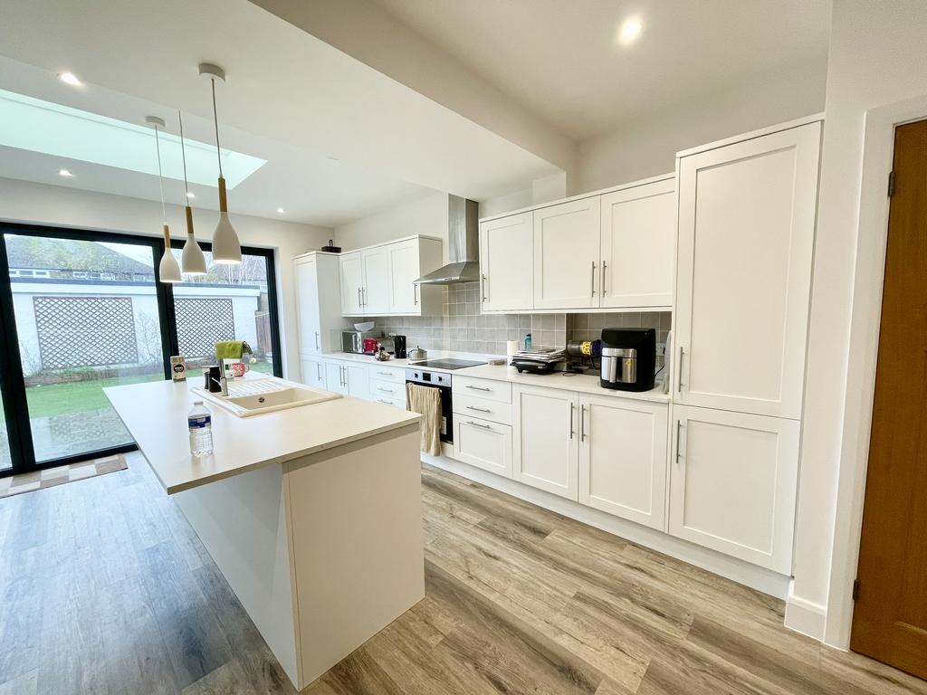 Hillingdon Road, Watford WD25 5 bed semidetached house to rent £
