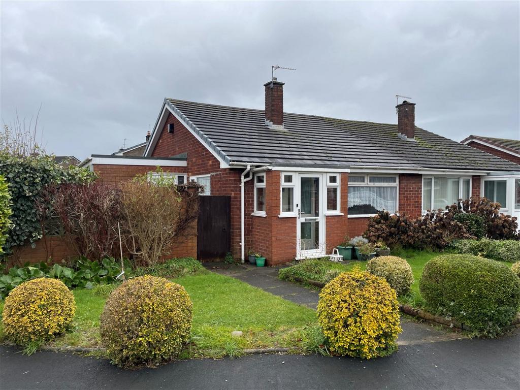 Ellerbrook Drive, Burscough, Ormskirk, L40 5SY 3 bed semidetached
