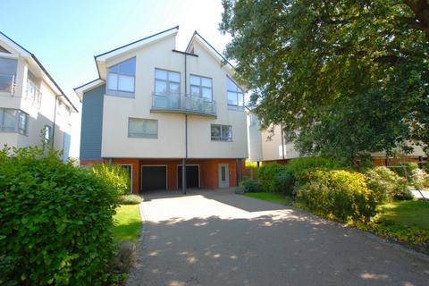 3 bedroom semi-detached house for sale, Moncrieff Gardens, Hythe, CT21