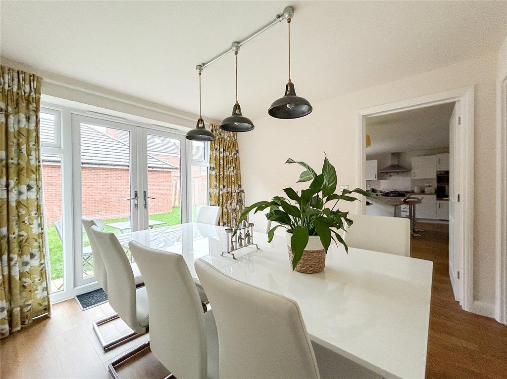 Knapp Close, Westbury 4 bed detached house for sale £500,000