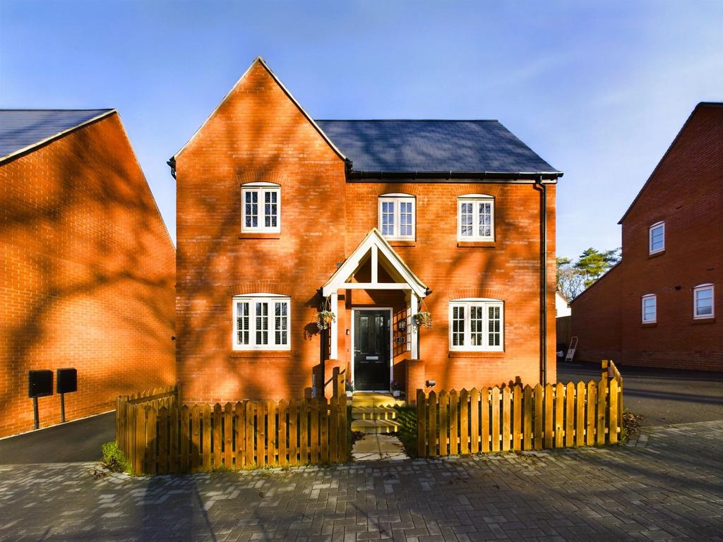 Newbury Street, Towcester, NN12 4 bed detached house for sale £500,000