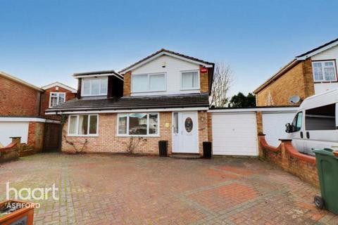 5 bedroom detached house to rent, Crofton Close, Ashford