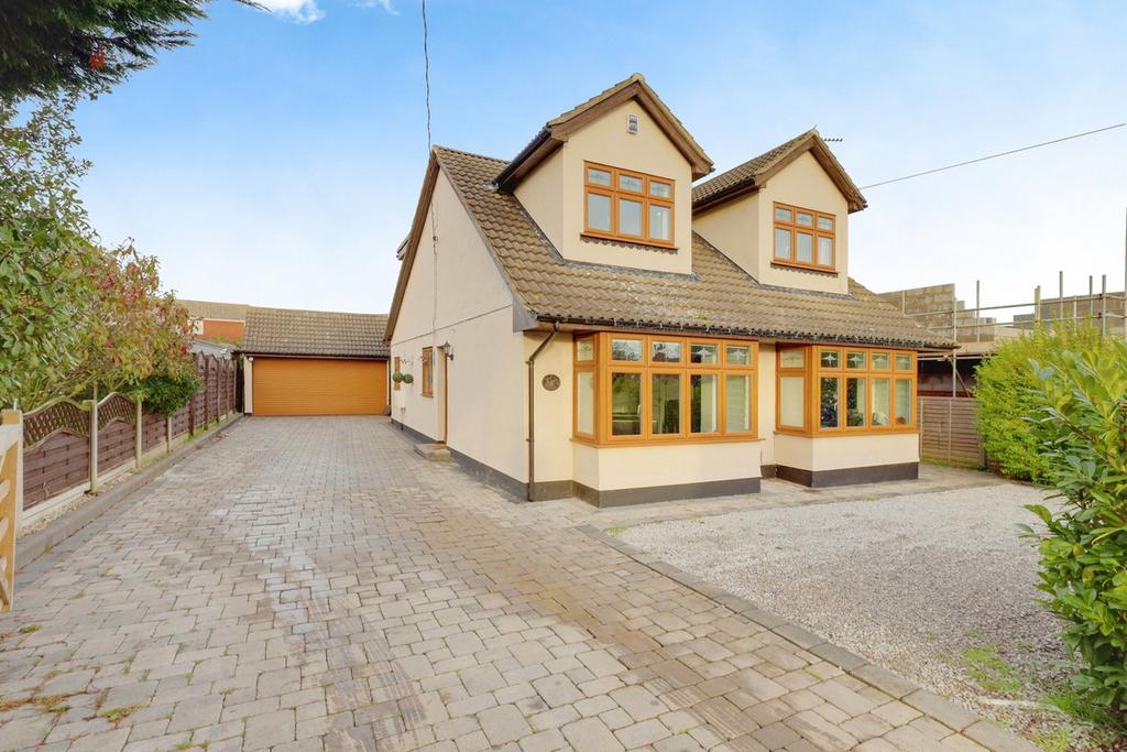 Hawkwell Park Drive Hockley Ss5 5 Bed Detached House £700 000