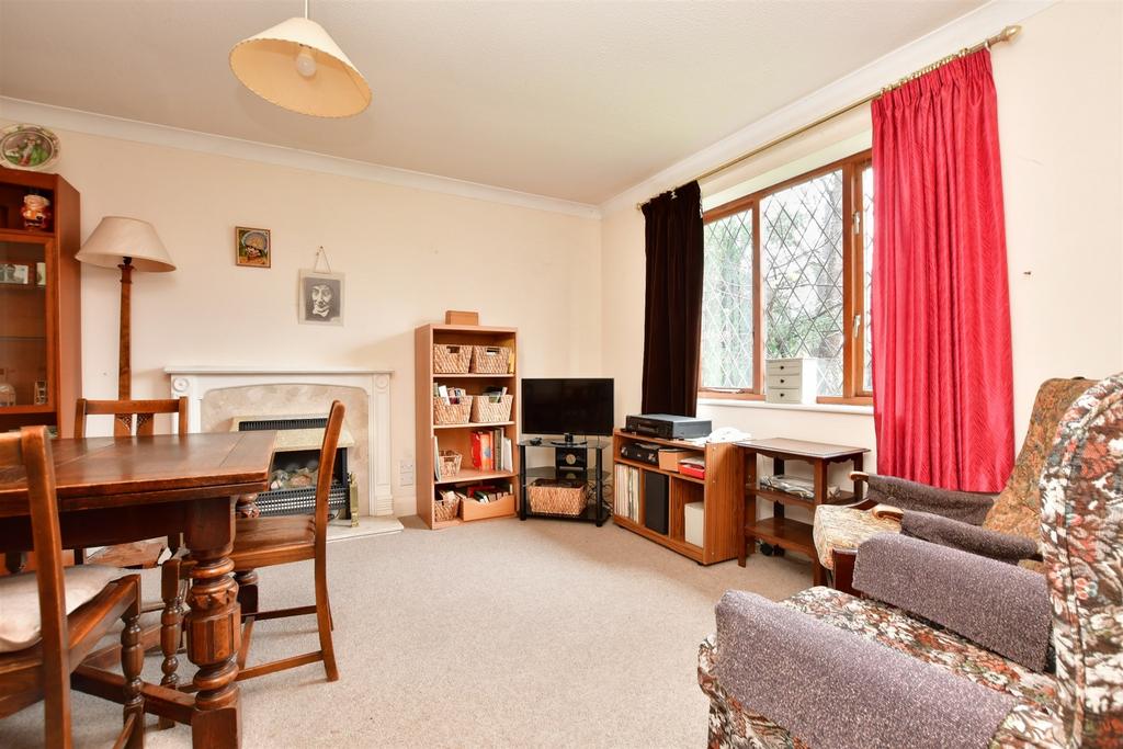 Monks Walk, Reigate, Surrey 1 bed flat for sale £220,000