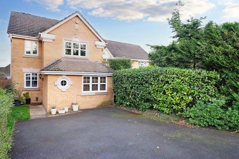4 bedroom detached house for sale - Claremont Close, Orpington