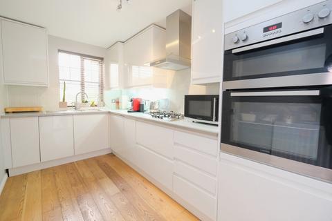 4 bedroom detached house for sale - Claremont Close, Orpington