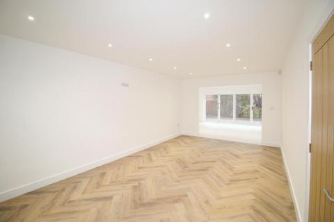 155 Eastgate, Deeping St James, Peterborough, PE6 8RB