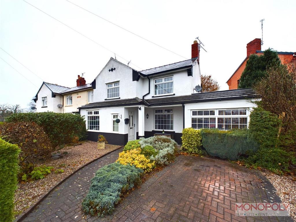 Ffordd Edgeworth, Wrexham 3 bed end of terrace house for sale £220,000