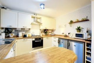 Kitchen 2.jpg