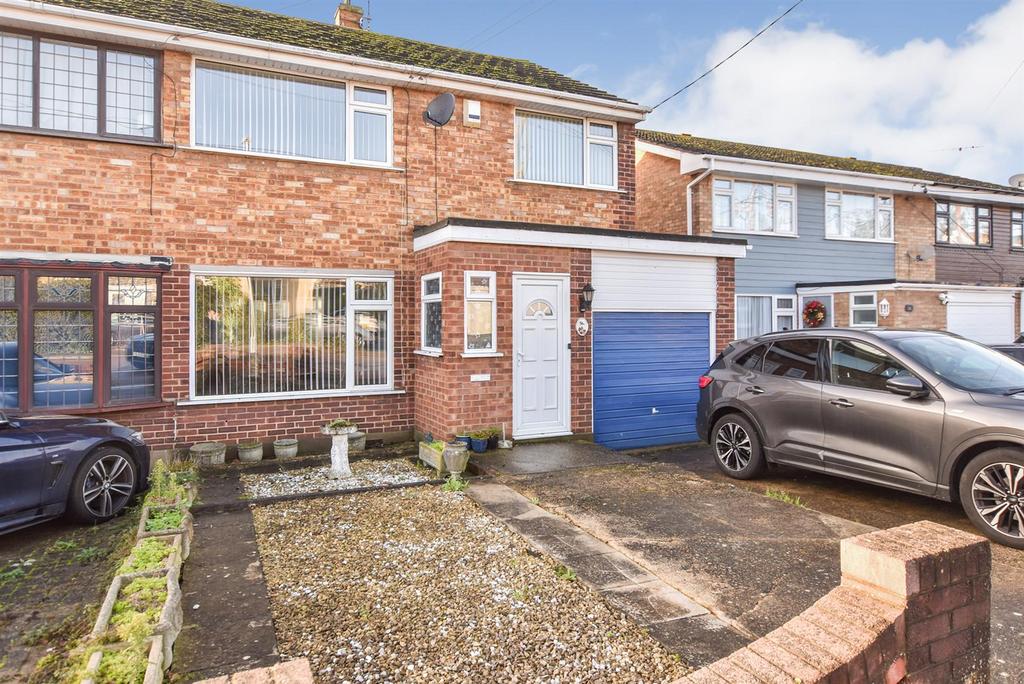 Hall Farm Road, Benfleet 3 bed semidetached house for sale £350,000
