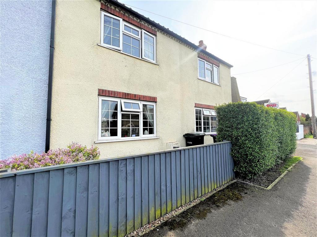 North End Road, Tetney, Grimsby, N.E. Lincs, DN36 5NA 3 bed semi