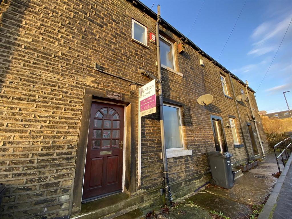 Upper Lane, Northowram, Halifax 2 bed terraced house for sale £140,000