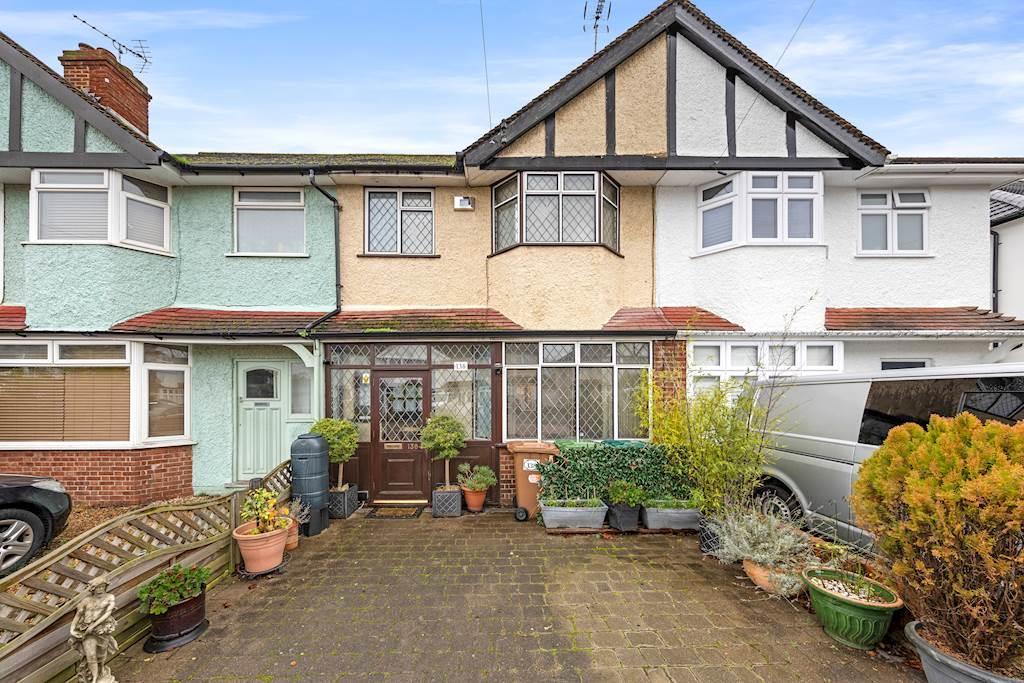 Evelyn Crescent, SunburyOnThames TW16 3 bed terraced house for sale