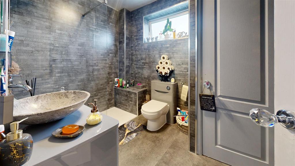 43-Rip-Croft-Bathroom.jpg
