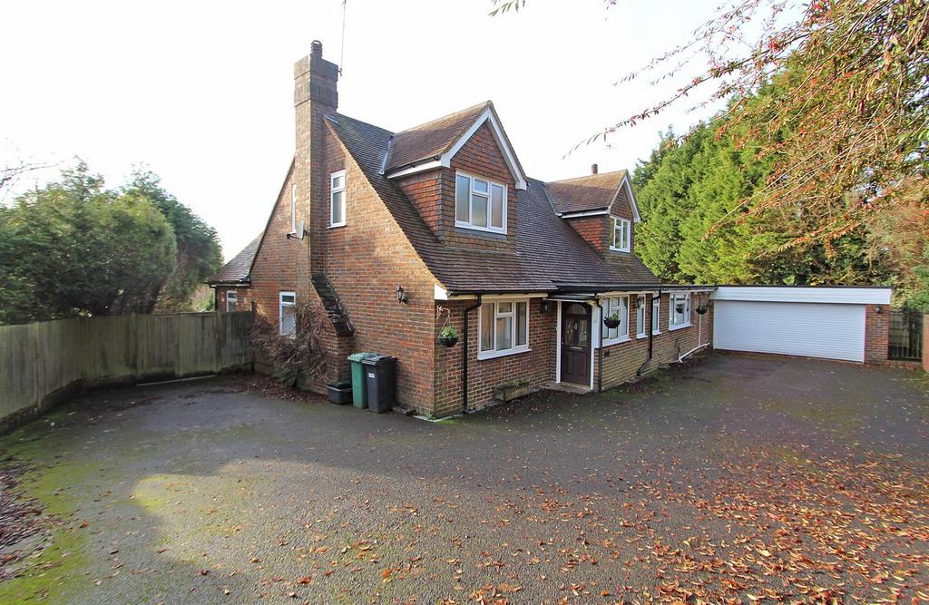 Beech Road, Merstham 4 bed house to rent £4,000 pcm (£923 pw)